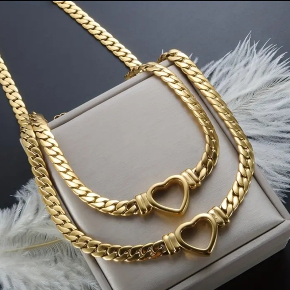 18kgp Stainless steel 2 pc set. Heart Necklace and Bracelet - Picture 1 of 7